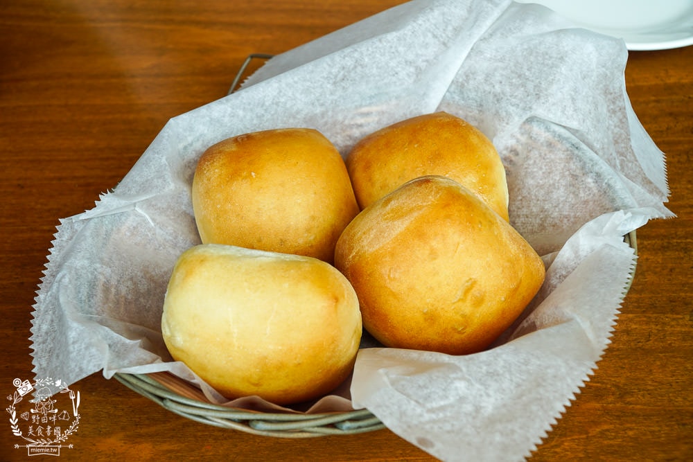 德州鮮切牛排Texas Roadhouse美國連鎖牛排店全亞洲第一間在台北微風松高店!超厲害鮮切冷藏牛肉剛開幕常常訂不到位?