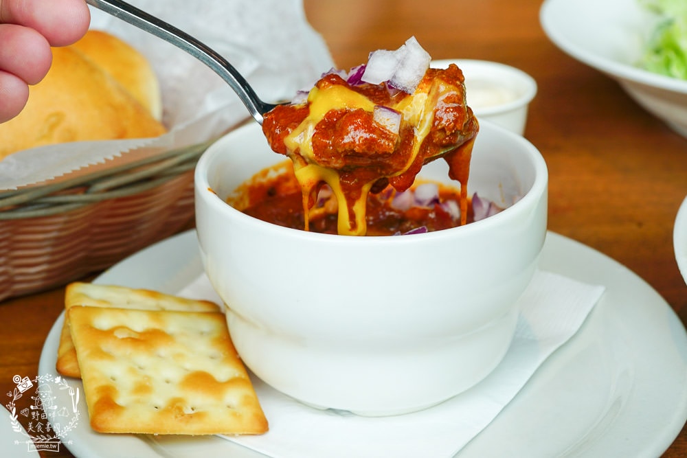 德州鮮切牛排Texas Roadhouse美國連鎖牛排店全亞洲第一間在台北微風松高店!超厲害鮮切冷藏牛肉剛開幕常常訂不到位?