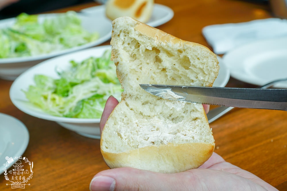 德州鮮切牛排Texas Roadhouse美國連鎖牛排店全亞洲第一間在台北微風松高店!超厲害鮮切冷藏牛肉剛開幕常常訂不到位?