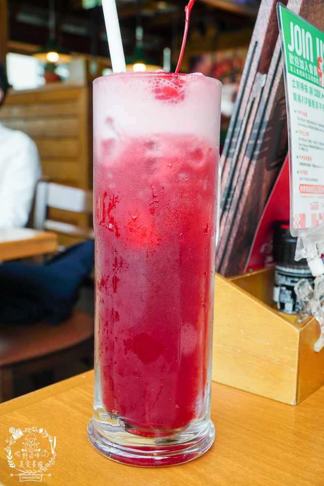 德州鮮切牛排Texas Roadhouse美國連鎖牛排店全亞洲第一間在台北微風松高店!超厲害鮮切冷藏牛肉剛開幕常常訂不到位?