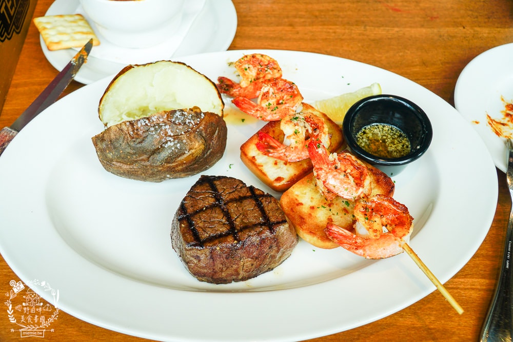 德州鮮切牛排Texas Roadhouse美國連鎖牛排店全亞洲第一間在台北微風松高店!超厲害鮮切冷藏牛肉剛開幕常常訂不到位?