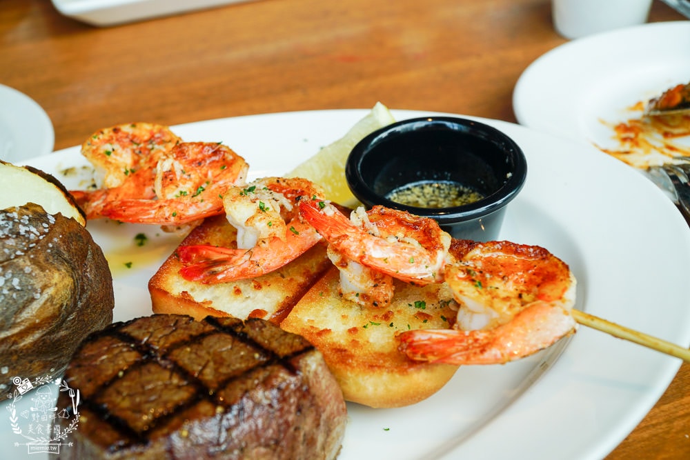 德州鮮切牛排Texas Roadhouse美國連鎖牛排店全亞洲第一間在台北微風松高店!超厲害鮮切冷藏牛肉剛開幕常常訂不到位?