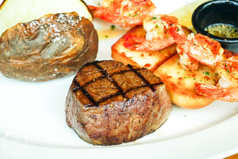 德州鮮切牛排Texas Roadhouse美國連鎖牛排店全亞洲第一間在台北微風松高店!超厲害鮮切冷藏牛肉剛開幕常常訂不到位?