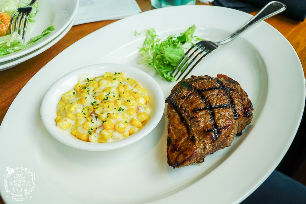 德州鮮切牛排Texas Roadhouse美國連鎖牛排店全亞洲第一間在台北微風松高店!超厲害鮮切冷藏牛肉剛開幕常常訂不到位?