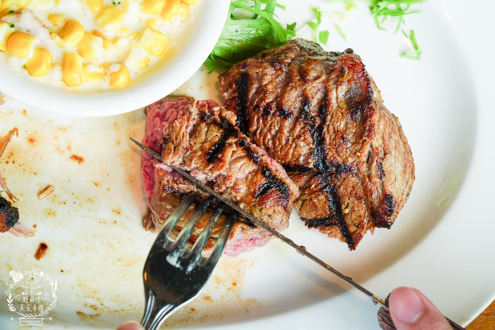 德州鮮切牛排Texas Roadhouse美國連鎖牛排店全亞洲第一間在台北微風松高店!超厲害鮮切冷藏牛肉剛開幕常常訂不到位?