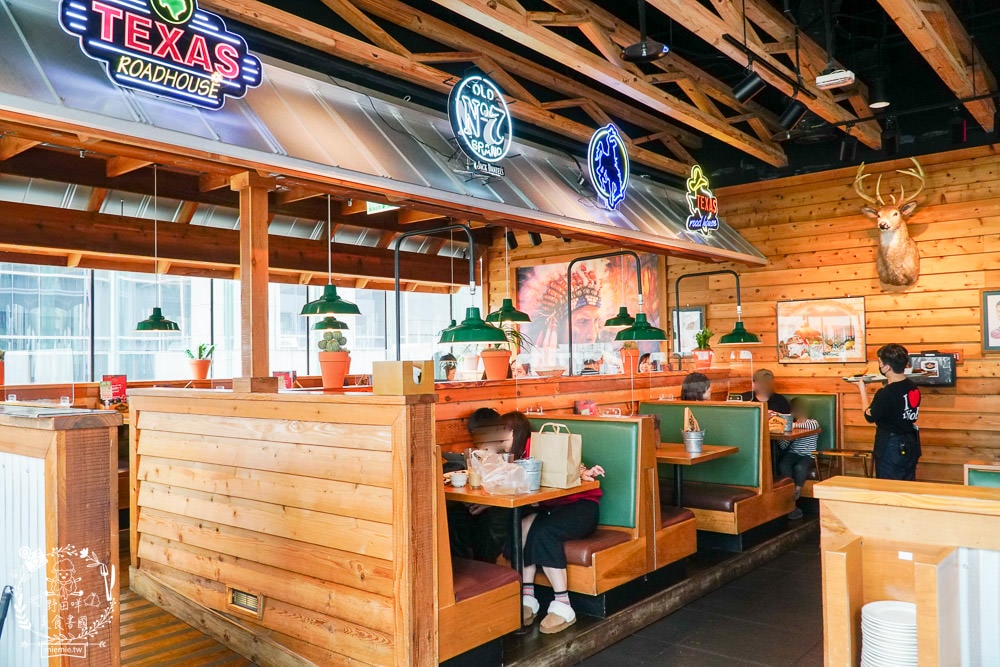 德州鮮切牛排Texas Roadhouse美國連鎖牛排店全亞洲第一間在台北微風松高店!超厲害鮮切冷藏牛肉剛開幕常常訂不到位?