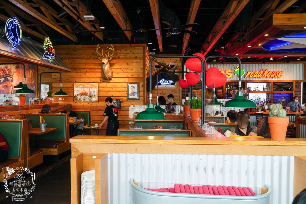 德州鮮切牛排Texas Roadhouse美國連鎖牛排店全亞洲第一間在台北微風松高店!超厲害鮮切冷藏牛肉剛開幕常常訂不到位?