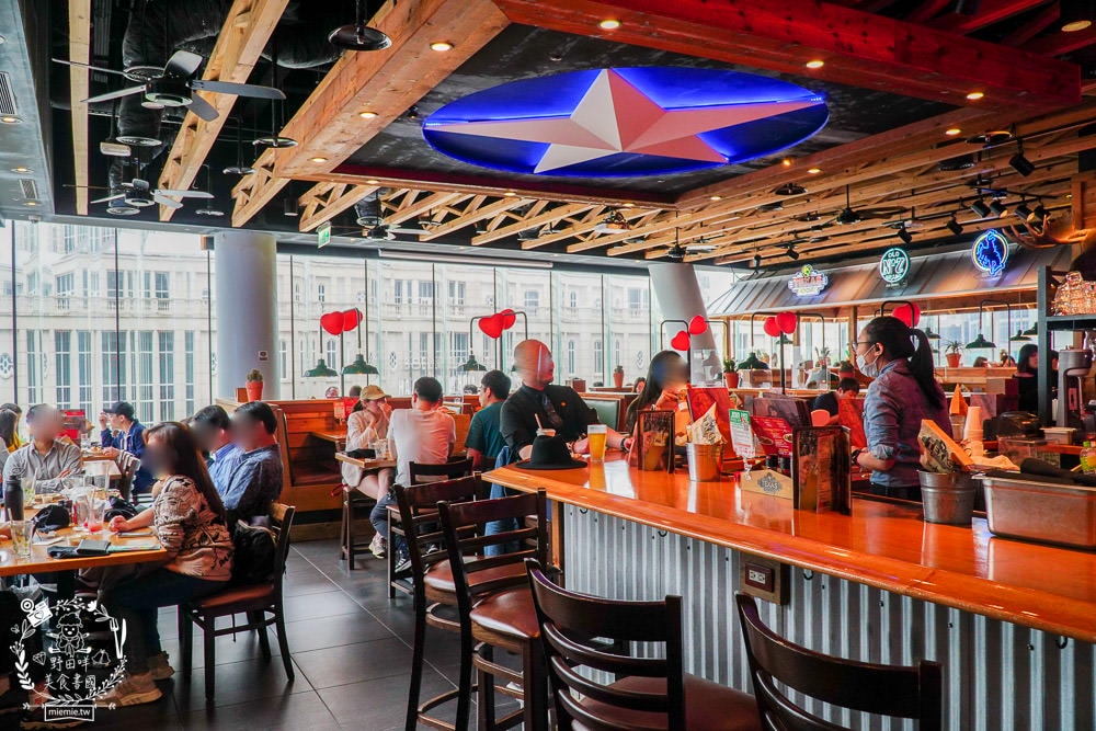 德州鮮切牛排Texas Roadhouse美國連鎖牛排店全亞洲第一間在台北微風松高店!超厲害鮮切冷藏牛肉剛開幕常常訂不到位?