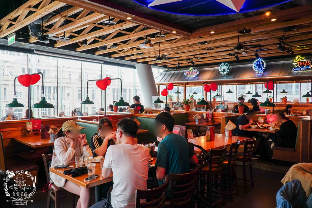 德州鮮切牛排Texas Roadhouse美國連鎖牛排店全亞洲第一間在台北微風松高店!超厲害鮮切冷藏牛肉剛開幕常常訂不到位?