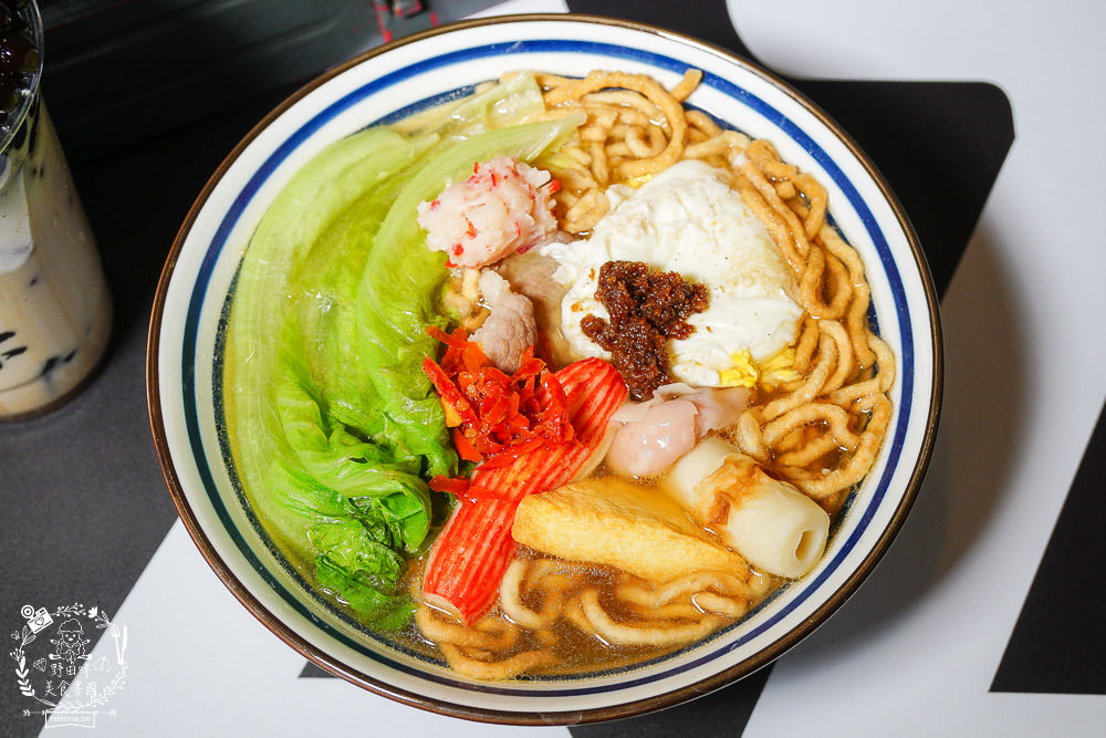 高雄[三茶手作飲品文山店]超誇張!每逢夜晚人多到像隔天不用上班?鮮奶珍珠分量多到吸不完?