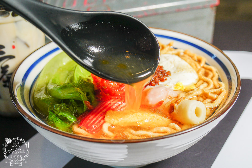 高雄[三茶手作飲品文山店]超誇張!每逢夜晚人多到像隔天不用上班?鮮奶珍珠分量多到吸不完?