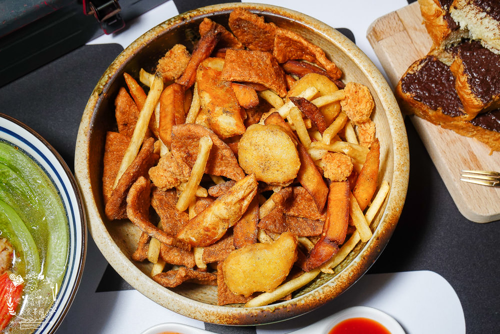 高雄[三茶手作飲品文山店]超誇張!每逢夜晚人多到像隔天不用上班?鮮奶珍珠分量多到吸不完?