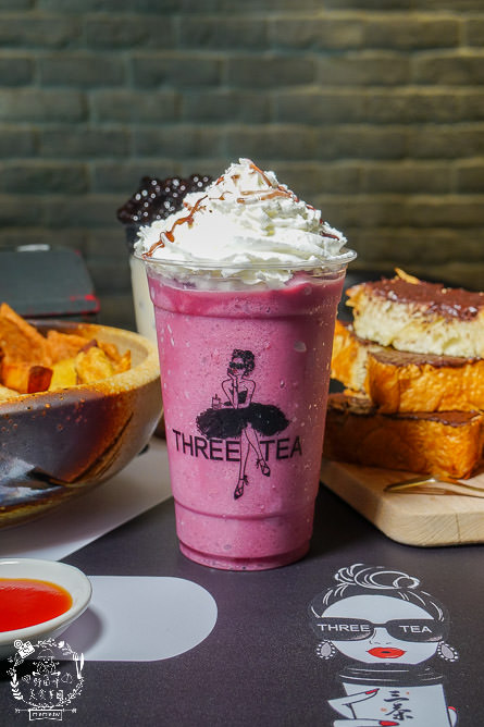 高雄[三茶手作飲品文山店]超誇張!每逢夜晚人多到像隔天不用上班?鮮奶珍珠分量多到吸不完?