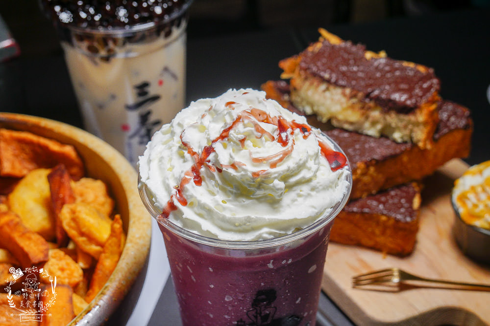 高雄[三茶手作飲品文山店]超誇張!每逢夜晚人多到像隔天不用上班?鮮奶珍珠分量多到吸不完?