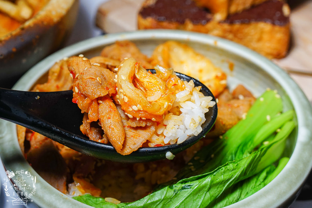 高雄[三茶手作飲品文山店]超誇張!每逢夜晚人多到像隔天不用上班?鮮奶珍珠分量多到吸不完?