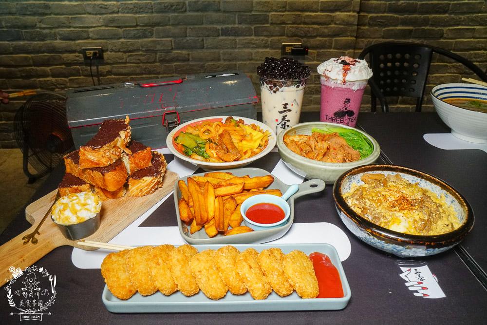 高雄[三茶手作飲品文山店]超誇張!每逢夜晚人多到像隔天不用上班?鮮奶珍珠分量多到吸不完?