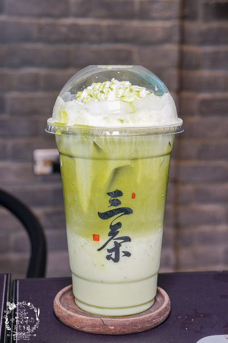 高雄[三茶手作飲品文山店]超誇張!每逢夜晚人多到像隔天不用上班?鮮奶珍珠分量多到吸不完?