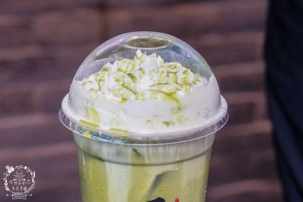 高雄[三茶手作飲品文山店]超誇張!每逢夜晚人多到像隔天不用上班?鮮奶珍珠分量多到吸不完?