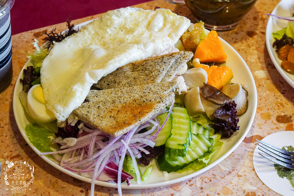 To Be Smoothie綠果昔、沙拉、輕食餐廳|文山特區超夢幻網美餐廳!浪漫粉色系沙拉輕食店！