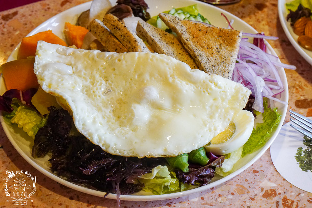 To Be Smoothie綠果昔、沙拉、輕食餐廳|文山特區超夢幻網美餐廳!浪漫粉色系沙拉輕食店！