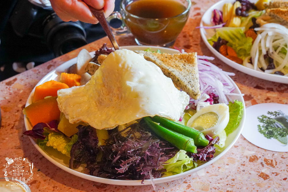 To Be Smoothie綠果昔、沙拉、輕食餐廳|文山特區超夢幻網美餐廳!浪漫粉色系沙拉輕食店！