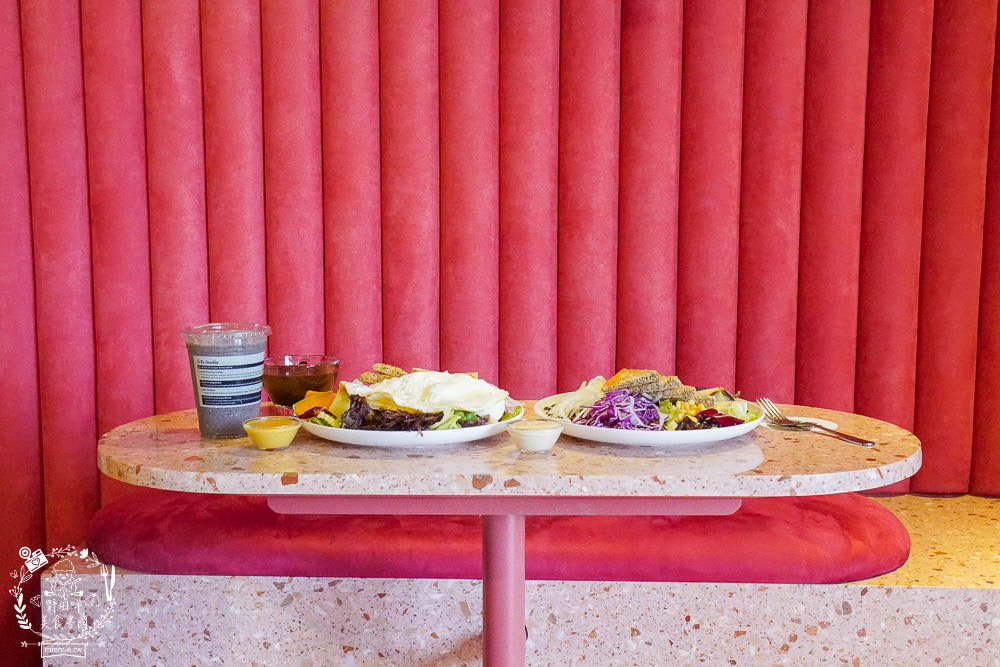 To Be Smoothie綠果昔、沙拉、輕食餐廳|文山特區超夢幻網美餐廳!浪漫粉色系沙拉輕食店！