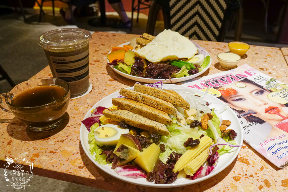 To Be Smoothie綠果昔、沙拉、輕食餐廳|文山特區超夢幻網美餐廳!浪漫粉色系沙拉輕食店！