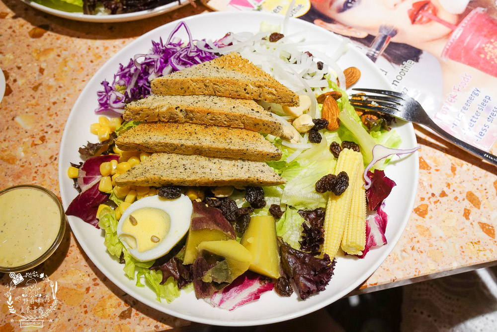 To Be Smoothie綠果昔、沙拉、輕食餐廳|文山特區超夢幻網美餐廳!浪漫粉色系沙拉輕食店！