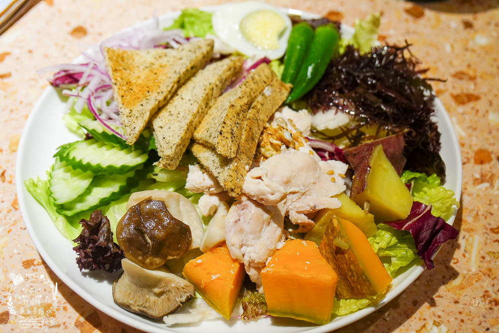 To Be Smoothie綠果昔、沙拉、輕食餐廳|文山特區超夢幻網美餐廳!浪漫粉色系沙拉輕食店！