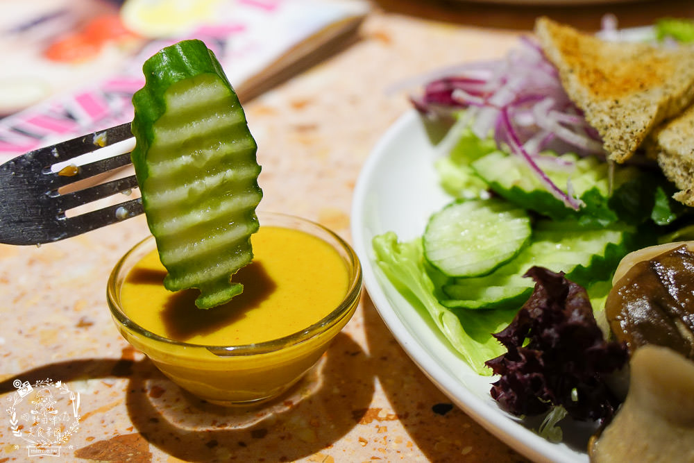 To Be Smoothie綠果昔、沙拉、輕食餐廳|文山特區超夢幻網美餐廳!浪漫粉色系沙拉輕食店！