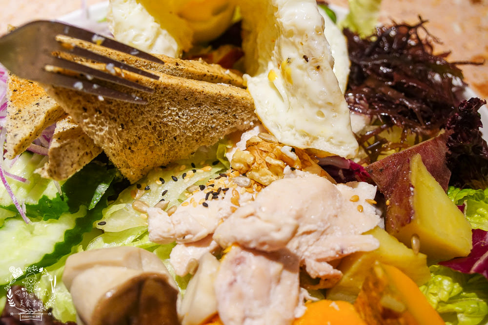 To Be Smoothie綠果昔、沙拉、輕食餐廳|文山特區超夢幻網美餐廳!浪漫粉色系沙拉輕食店！