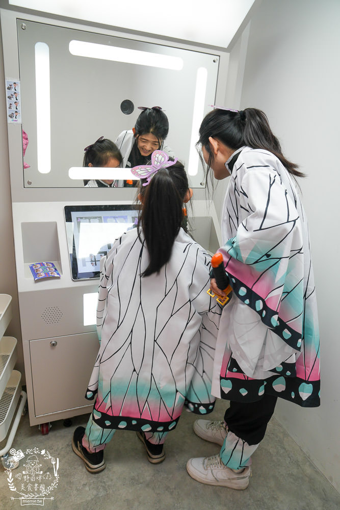 高雄拍貼機推薦|Ucube韓式拍貼|從學生妹到古裝美女與鬼殺隊服裝應有盡有超好拍!