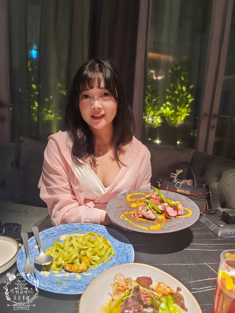 BAR KAO|高雄浪漫又奢華的高空夜景餐酒館!美麗絢爛的百萬夜景陪你度過美好又搖滾的一夜! - 第56張圖 BAR KAO|高雄浪漫又奢華的高空夜景餐酒館!美麗絢爛的百萬夜景陪你度過美好又搖滾的一夜!