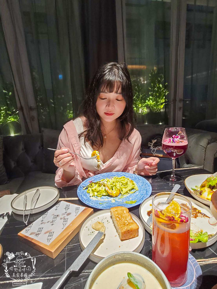 BAR KAO|高雄浪漫又奢華的高空夜景餐酒館!美麗絢爛的百萬夜景陪你度過美好又搖滾的一夜! - 第57張圖 BAR KAO|高雄浪漫又奢華的高空夜景餐酒館!美麗絢爛的百萬夜景陪你度過美好又搖滾的一夜!