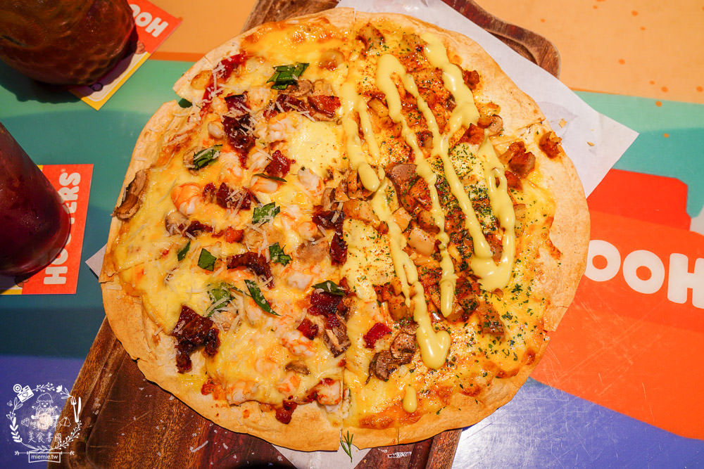 HOOTERS信義店|台北有辣妹熱舞搖呼拉圈的景觀餐廳!超貼心的桌邊剝蝦服務吸引超多人包場聚餐!