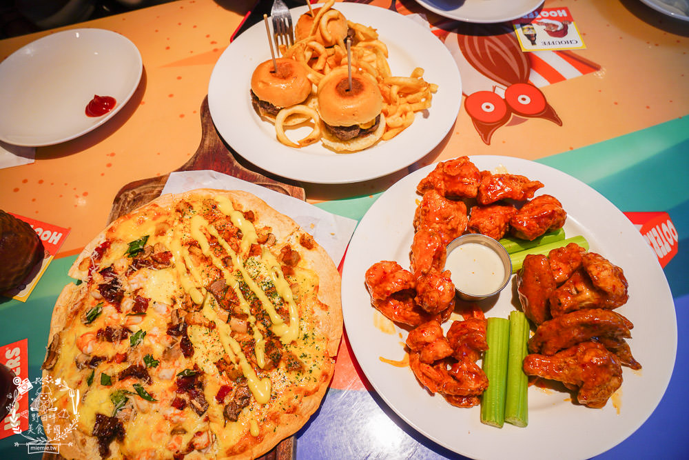 HOOTERS信義店|台北有辣妹熱舞搖呼拉圈的景觀餐廳!超貼心的桌邊剝蝦服務吸引超多人包場聚餐!