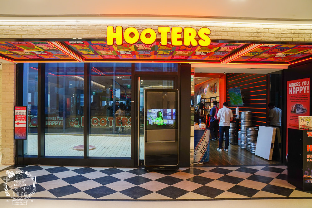 HOOTERS信義店|台北有辣妹熱舞搖呼拉圈的景觀餐廳!超貼心的桌邊剝蝦服務吸引超多人包場聚餐!