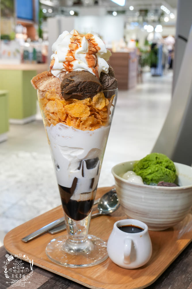 高雄nana’s green tea漢神巨蛋店!抹茶控不用飛日本就可以吃到的抹茶名店!連平日都座無虛席唷~