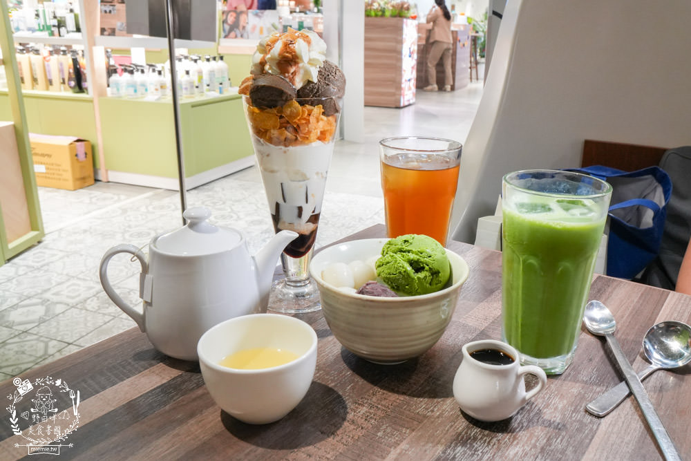 高雄nana’s green tea漢神巨蛋店!抹茶控不用飛日本就可以吃到的抹茶名店!連平日都座無虛席唷~