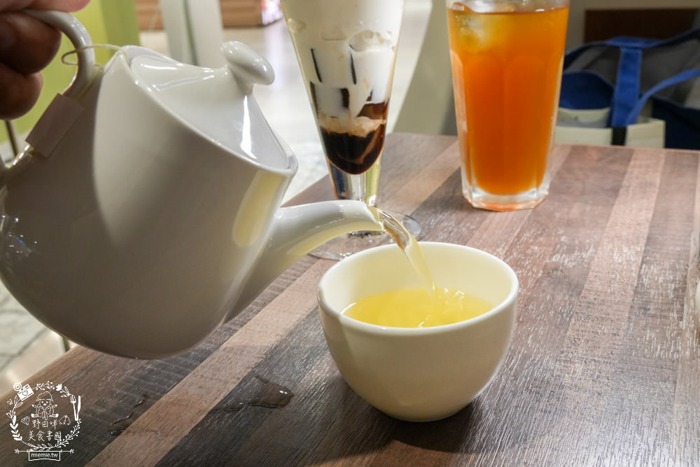 高雄nana’s green tea漢神巨蛋店!抹茶控不用飛日本就可以吃到的抹茶名店!連平日都座無虛席唷~